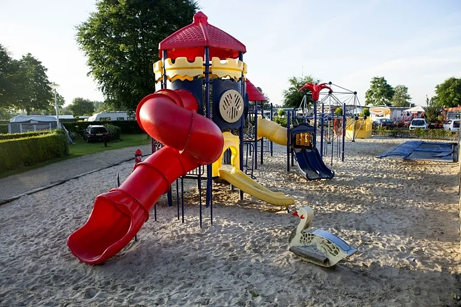 Speeltuin A (glijbaan rechts)