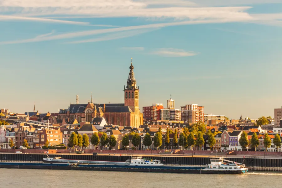 Nijmegen vanaf Waal