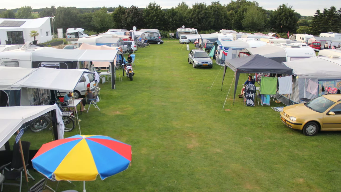 Basisveld (4daagse parasol boven)