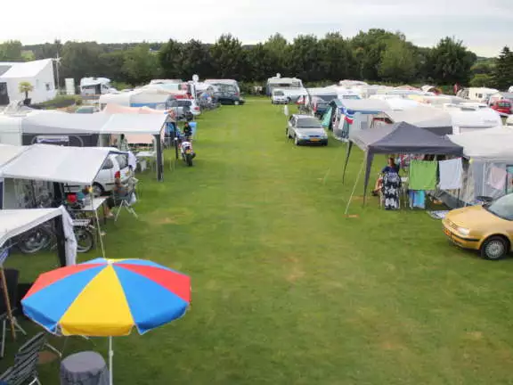 Basisveld (4daagse parasol boven)