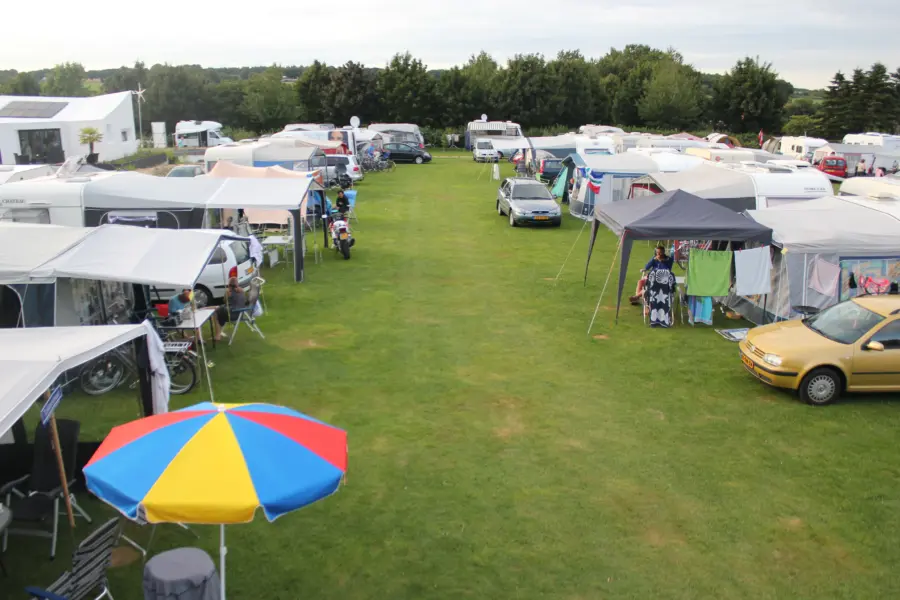 Basisveld (4daagse parasol boven)